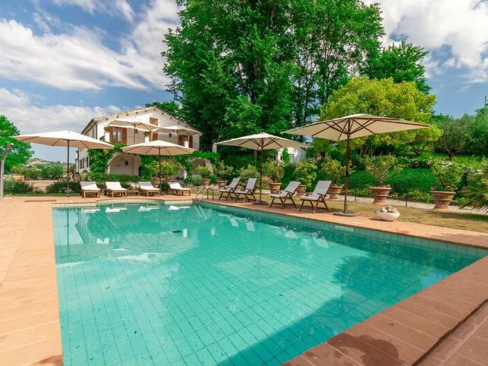 Agriturismo per 13 persone, con Balcone e Terrazza nonché Giardino e Panorama a Altidona