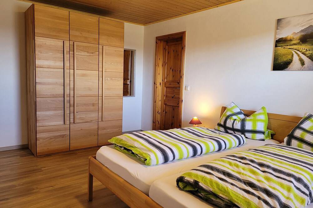 Ganze Wohnung, Gemütliche Ferienwohnung (60qm) für Familien mit Kindern in Neunburg vorm Wald, Naturpark Oberpfälzer Wald
