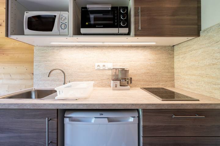 Entire studio, Studio Apartment '15 - La Marmotte' with Mountain View, Balcony and Wi-Fi in Cohennoz, Albertville region