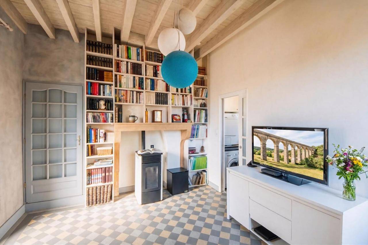 Appartement de vacances entier, Charmante maison en pierres dorées, au calme avec jardin et parking gratuit - A 15 mn à pied du village de Lentilly in Lentilly, Lyon et ses environs