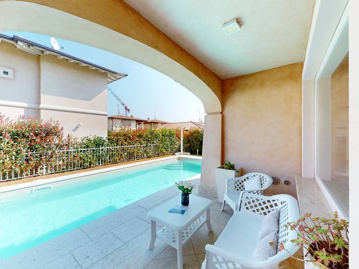 Villa per 6 persone, con giardino e balcone a Manerba del Garda