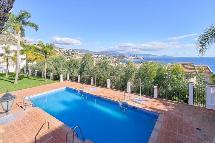 Appartement entier, Appartement 'Vista Al Mar' avec vue sur la mer, Wi-Fi et climatisation in La Herradura, Almuñecar