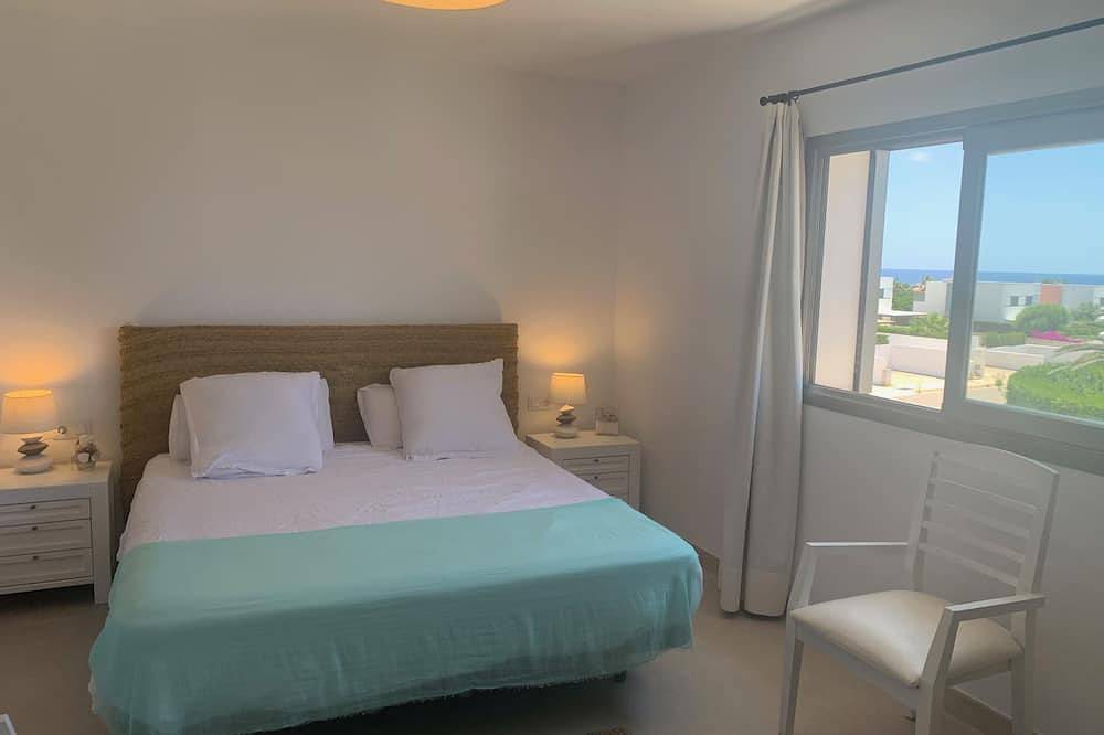 Amazing Renewed Villa with private pool. Close to the unspoiled Southern beaches in Cala en Bosc, Ciutadella