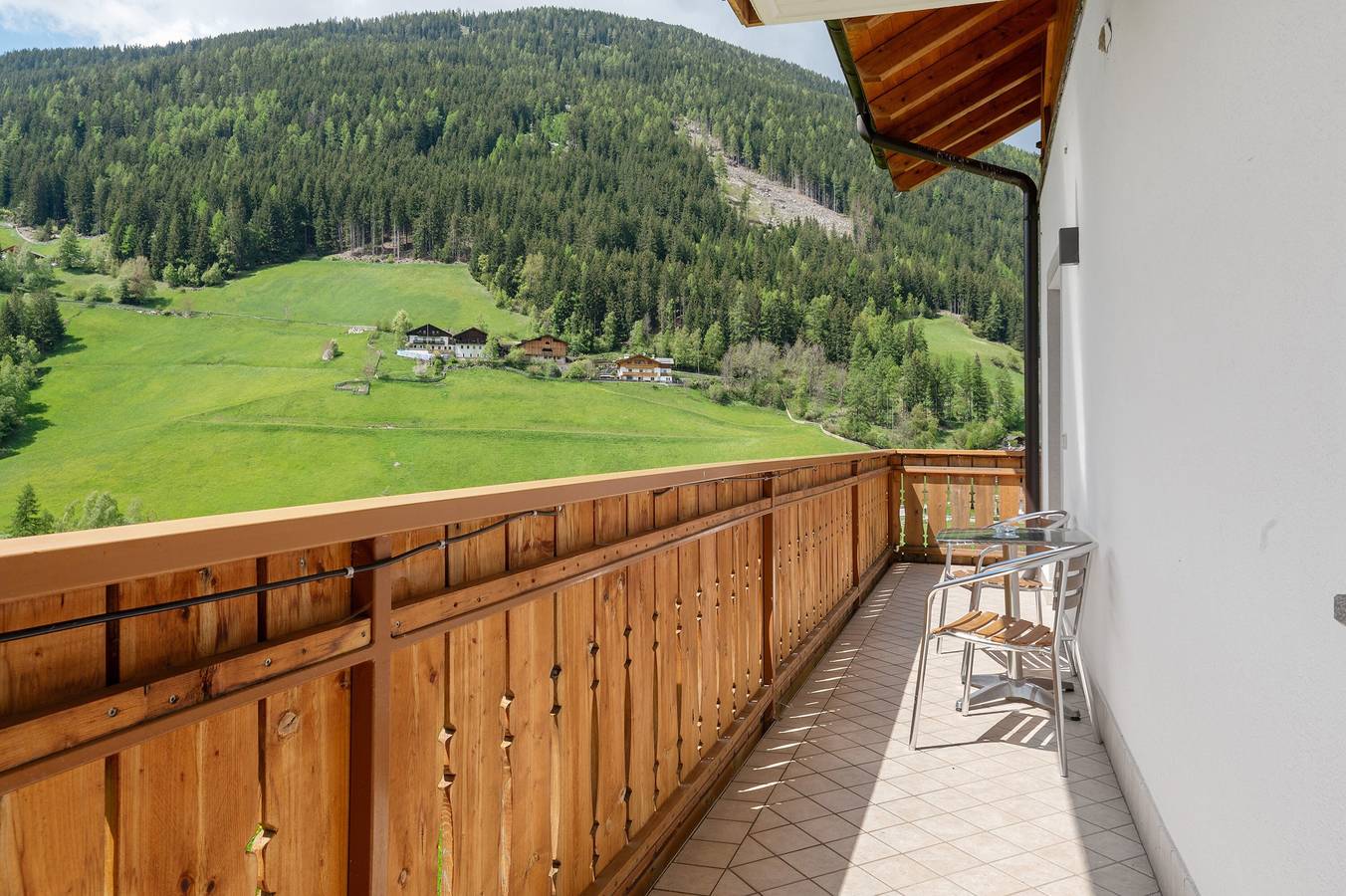 Entire apartment, Apartment 'Wohnung 1' with Mountain View, Shared Garden and Wi-Fi in Sarnvalley, Sarntal Alps