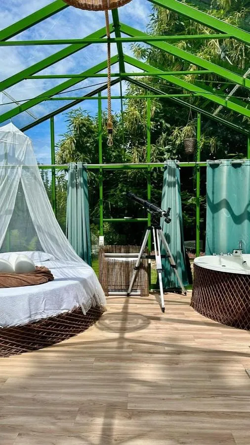 Tente pour 3 personnes, avec terrasse ainsi que vue et jardin, animaux acceptés - 1