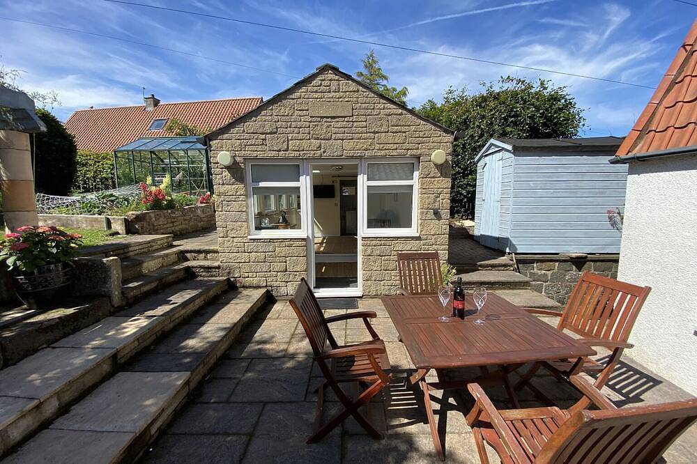 Geheel appartement, Peaceful studio, quirky and unique in a large garden. near beaches,golf courses. in Regio Fife