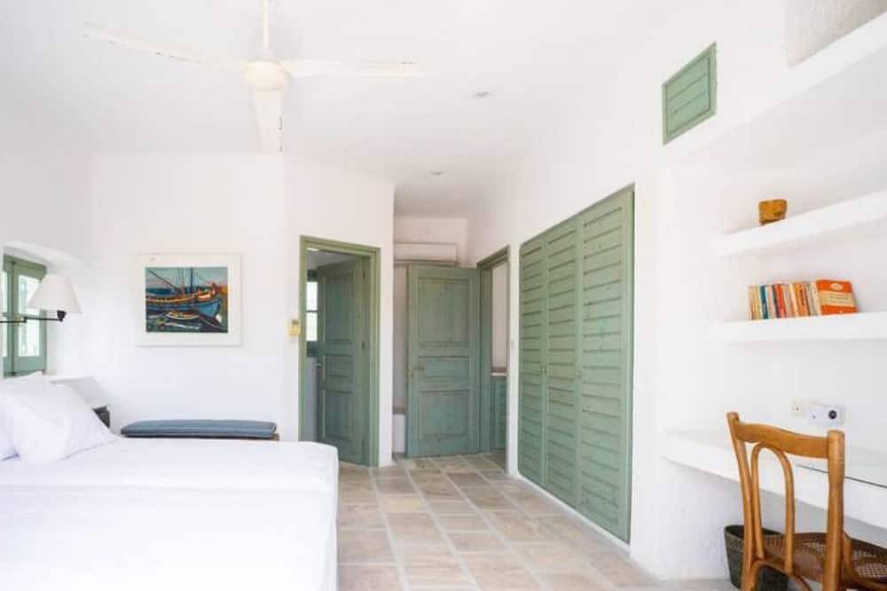 Exquisite beachfront mansion, 5 bedrooms-Syros in Syros