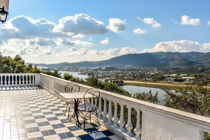 Holiday rental for 4 people, with lake view and view as well as garden, with pets in Skiathos
