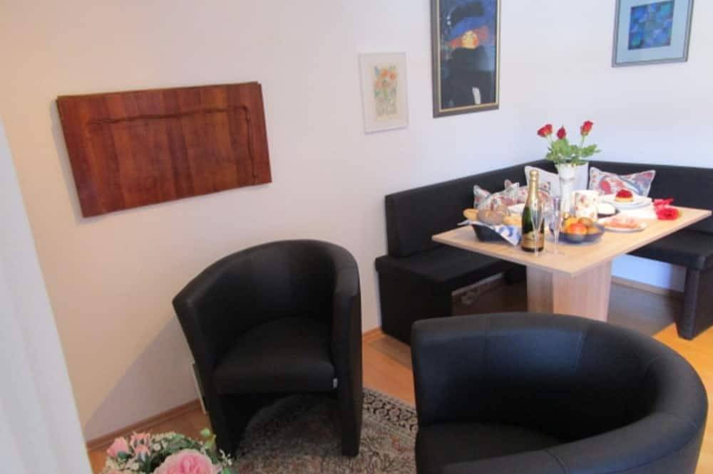 Entire apartment, 1-room holiday apartment -, Christina in Margaretenhaus in Bad Wiessee, Bavarian Alps