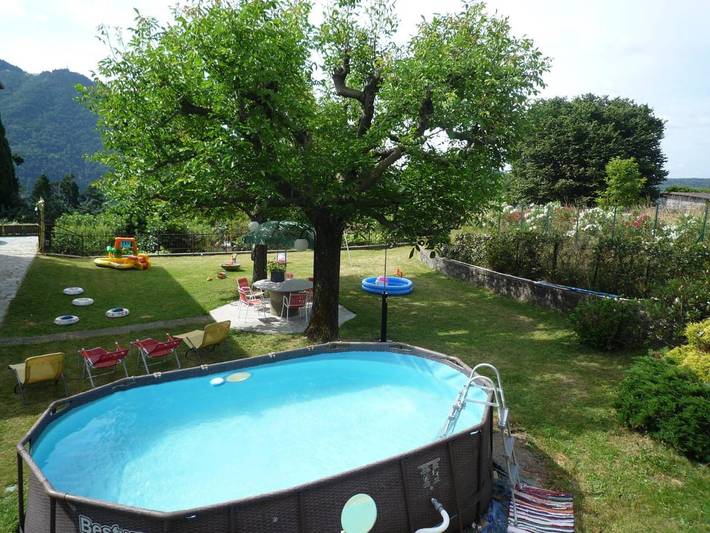 Ferienhaus für 6 Personen, mit Garten und Ausblick sowie Seeblick und Pool