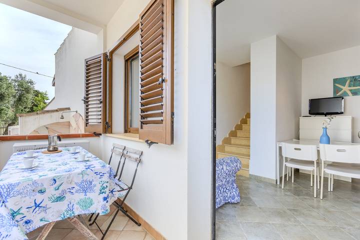 Gîte pour 6 personnes, avec terrasse à Sant'Anna Arresi - 2