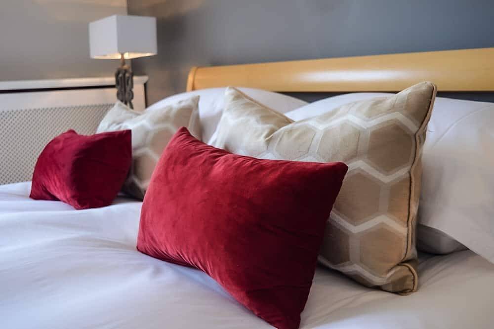 Penthhouse - Super King Suite - Seaview - Ensuite in Barton on Sea, Hampshire