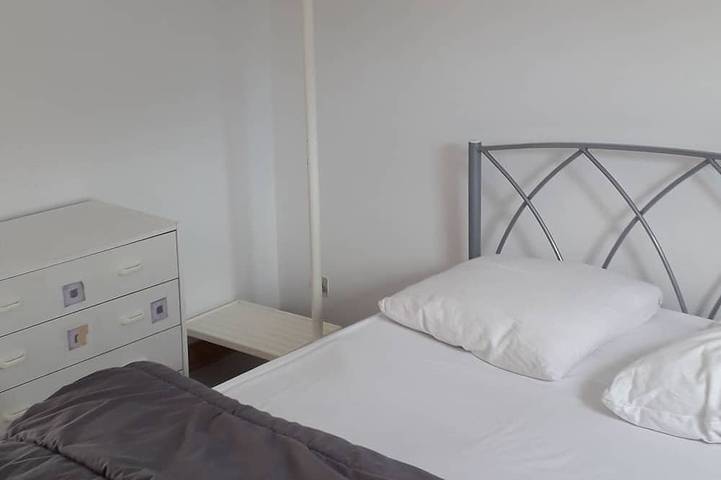 Gîte pour 5 personnes, avec terrasse à Surtainville - 4