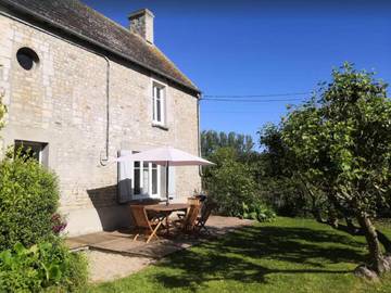 Gîte pour 5 personnes, avec vue et jardin, adapté aux familles à Surrain