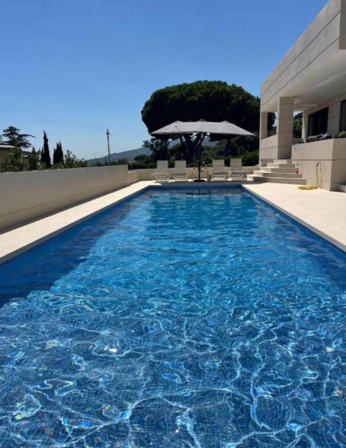 Gîte pour 2 personnes, avec piscine ainsi que jardin et vue à Cabrils - 2