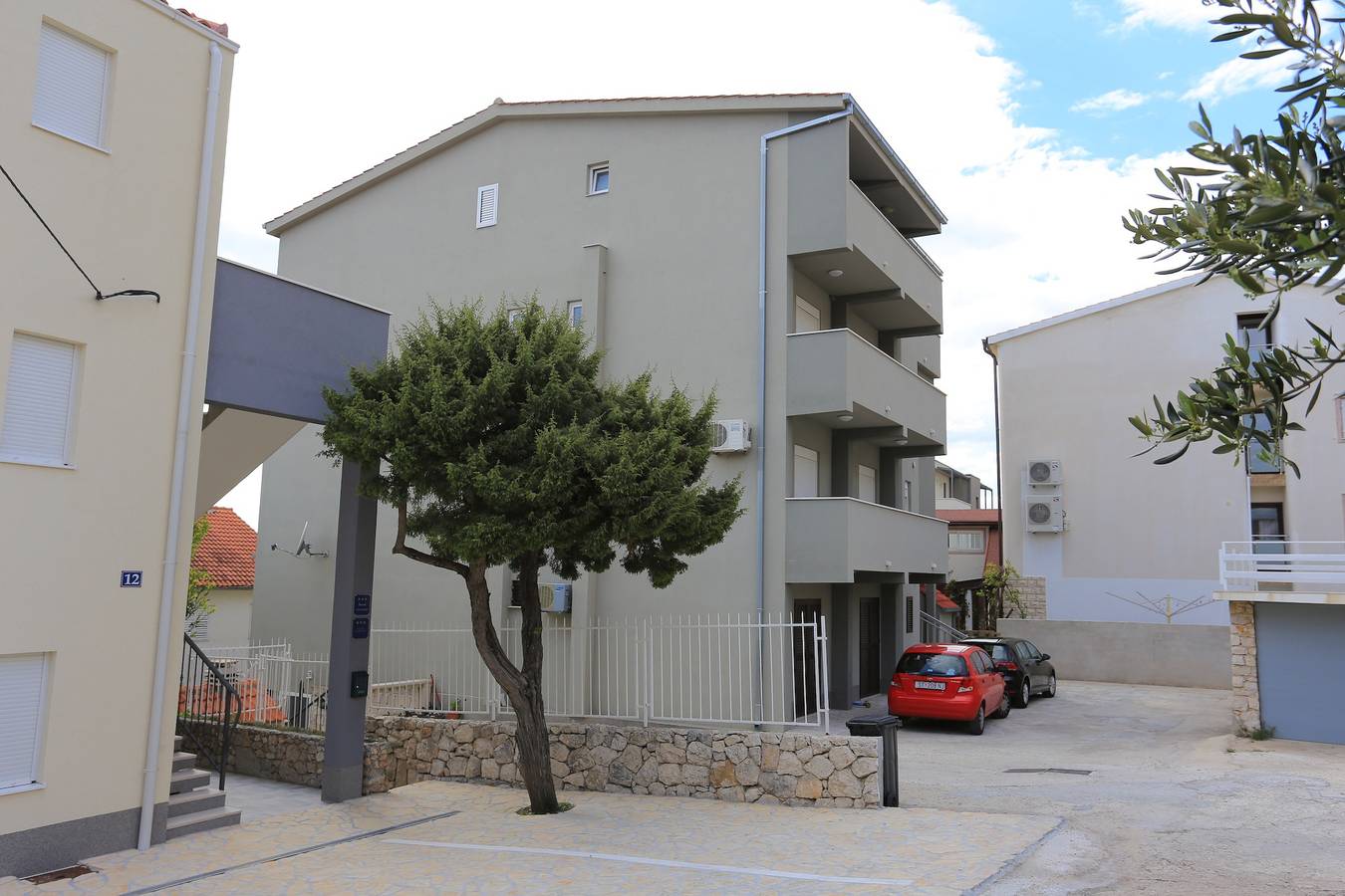 Ganze Wohnung, 1-Zimmer-Ferienwohnung mit Terrasse und Meerblick Nemira, Omis A-17039-c in Omiš (Kroatische Adria), Omis-Riviera