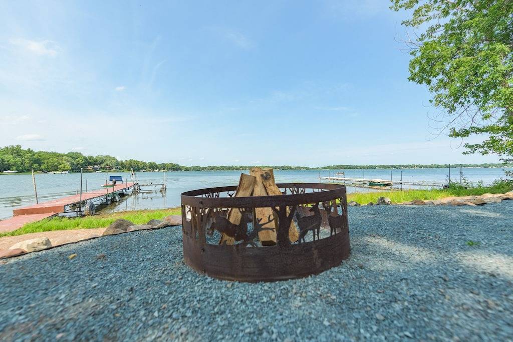 Lakefront Cozy Cabin w/ Dock; 2 Br- 1Ba, One Hour from the Twin Cities in Chisago County