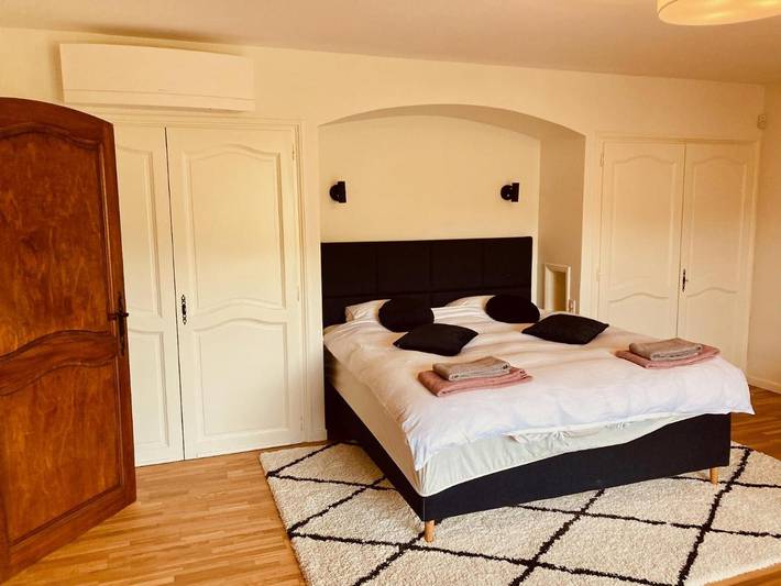 Location de vacances pour 12 personnes, avec vue ainsi que piscine et jardin à Auribeau-sur-Siagne - 4