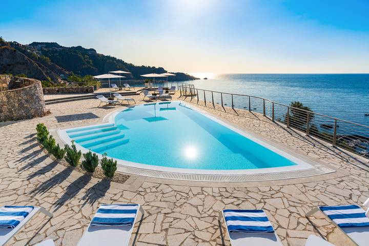 Location de vacances pour 20 personnes, avec sauna et jardin à Giardini-Naxos