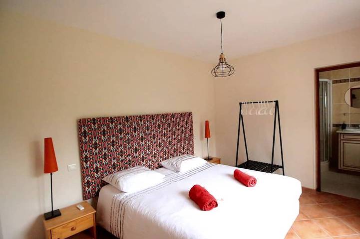 Gîte pour 6 personnes, avec piscine ainsi que jardin et terrasse à Urval - 3