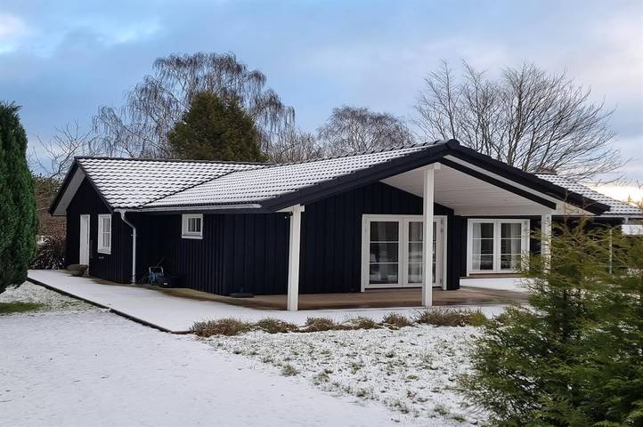 Feriehus for 6 personer, med Terrasse og Hage i Gilleleje