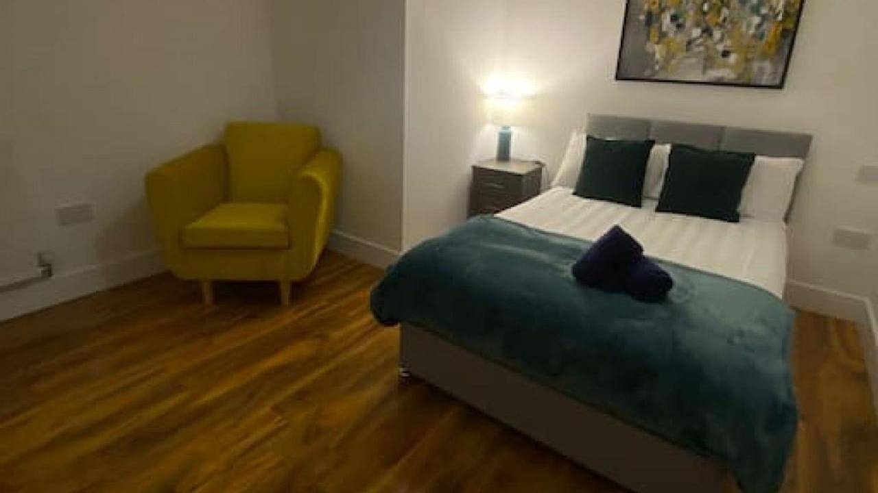 Entire apartment, Apartment in Bedford