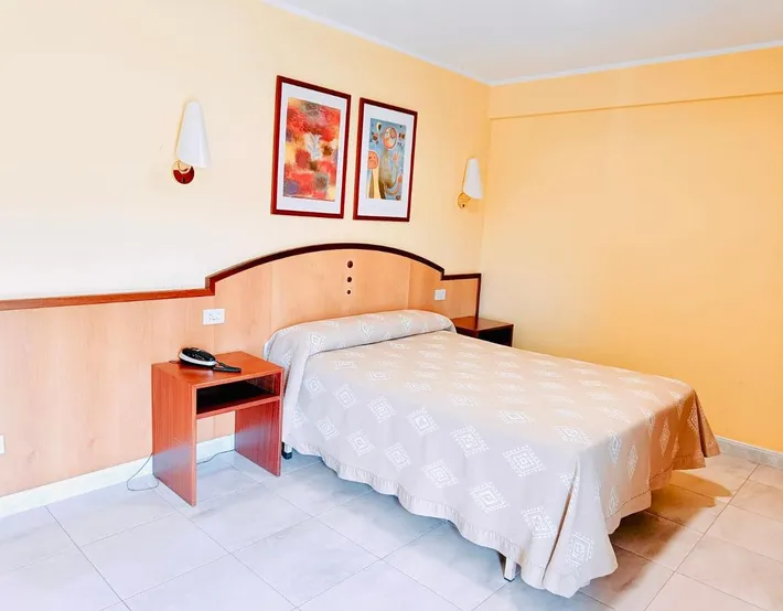 Hotel para 3 personas, con terraza y vistas - 1