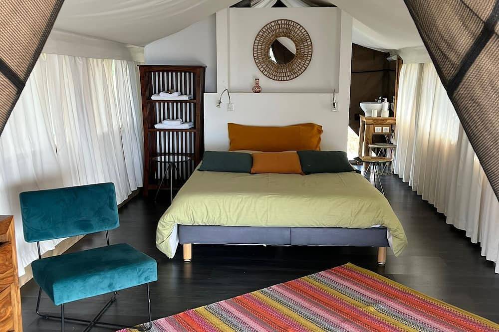 Deluxe Safari Tent in Pietrosella, Ajaccio region
