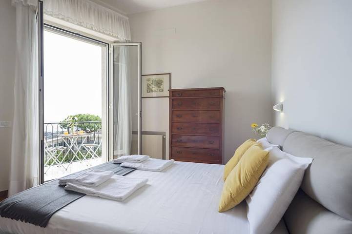 BayView Posillipo - Luxury Terrace & Private Parking, up to 8 guests in Posillipo, Naples