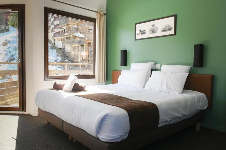 Hôtel pour 2 personnes, avec piscine et sauna ainsi que vue et terrasse, animaux acceptés à La Perrière - 3