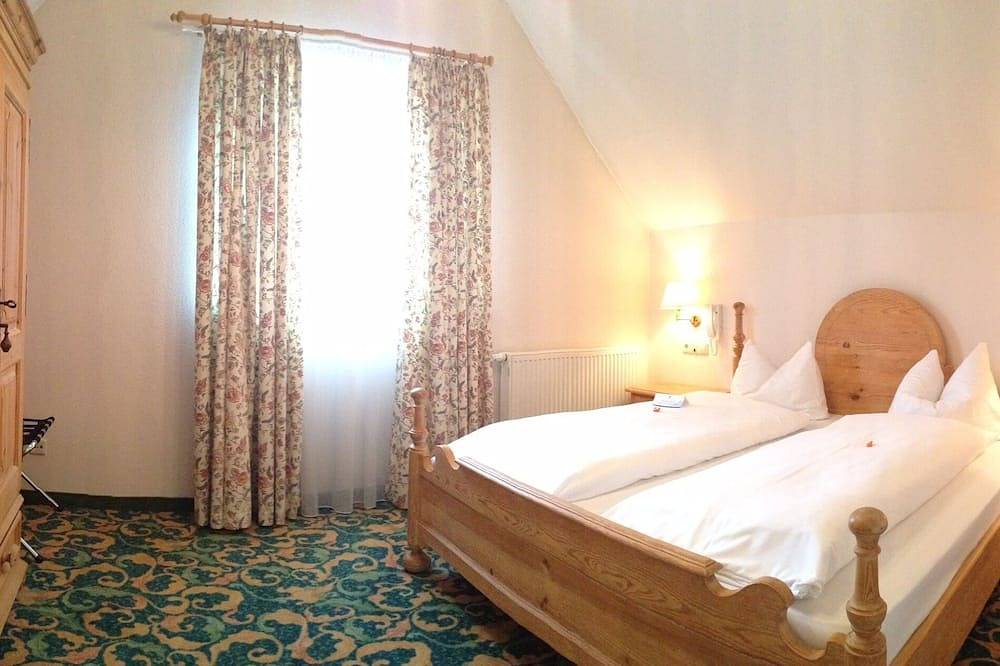 Ganze Wohnung, Fewo im Herzen der historischen Altstadt, Dachterasse zum Innenhof, Top Ausblick in Bad Urach, Albsteig Etappe 9