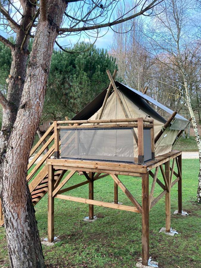 Tente pour 2 personnes, avec Terrasse ainsi que Jardin et Vue en Charente