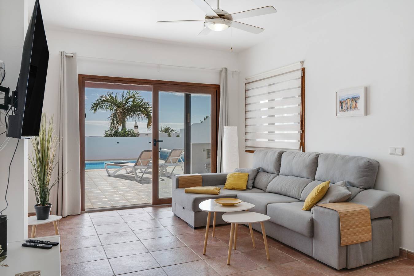 Holiday Villa 'Nitho' with Sea View, Private Pool and Wi-Fi in Playa Blanca, Yaiza