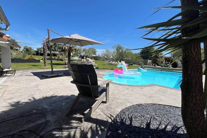 Location de vacances pour 12 personnes, avec jardin à Le Bourdet