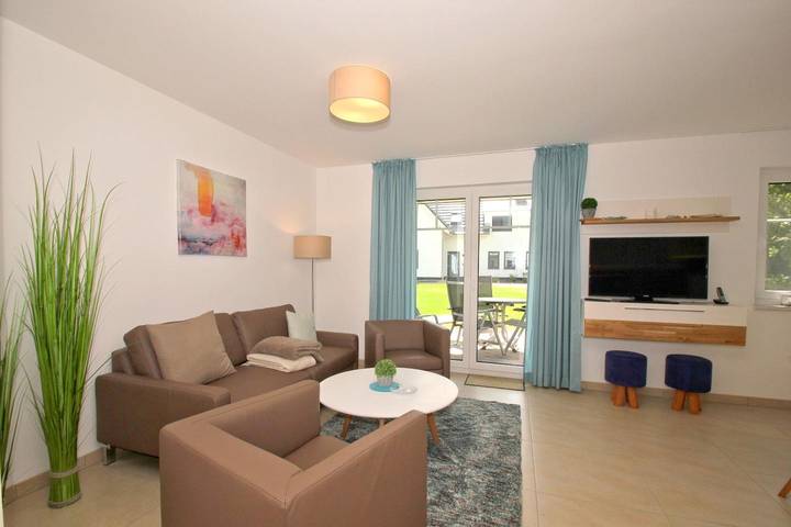 Ferienwohnung für 4 Personen, mit Terrasse und Pool sowie Sauna in Lobbe - 4