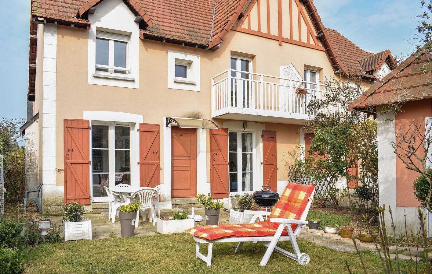 Appartement avec jardin au bord de la piscine - 1,5 km de la plage in Dives-sur-Mer, Région de Lisieux