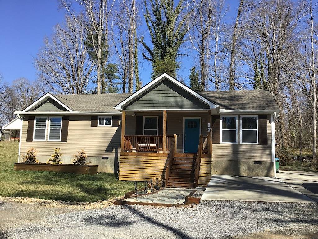 Quiet & Chic 3 Br Cottage w/ Private Garden Near Downtown Asheville in Blue Ridge Parkway, Buncombe County