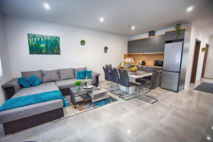 Ferienwohnung für 6 Personen, mit Whirlpool und Pool sowie Garten - 1