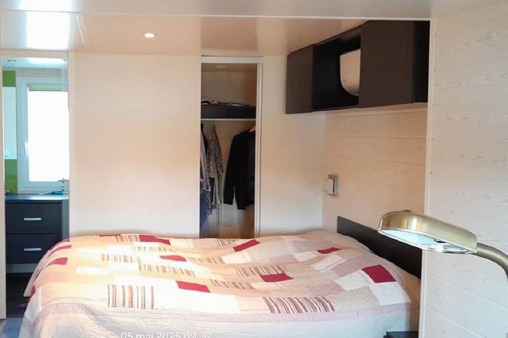 Mobile home with secure terrace. Magnificent view of the lake. All comfort in Sainte-Gemme, Saintes und Umgebung