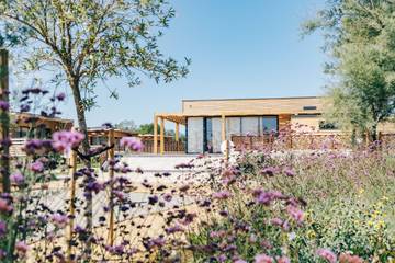 Villa pour 4 personnes, avec sauna et balcon ainsi que piscine et jardin, adapté aux familles à Saint-Cyprien