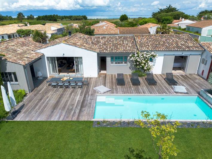Gîte pour 12 personnes, avec Piscine à Loix