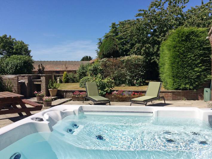 Glamping for 8 people, with garden, with pets in Yorkshire