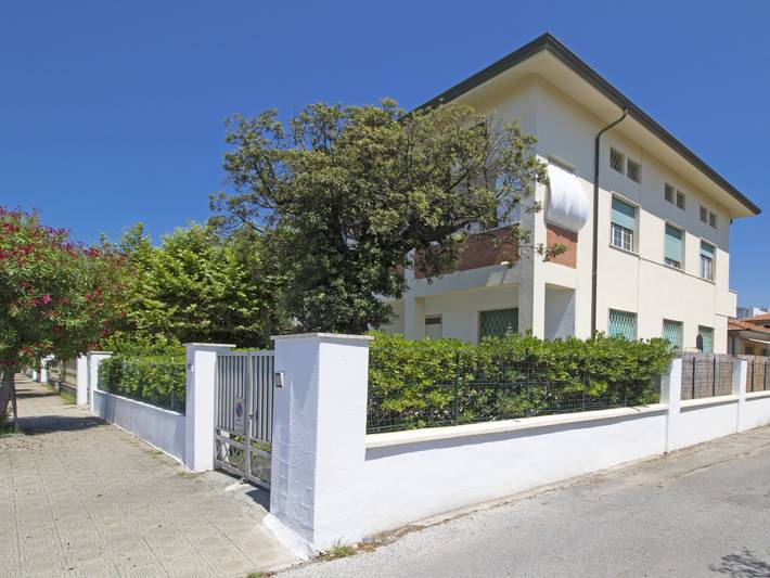 Ferienwohnung für 4 Personen, mit Balkon und Terrasse in Marina di Pietrasanta - 2