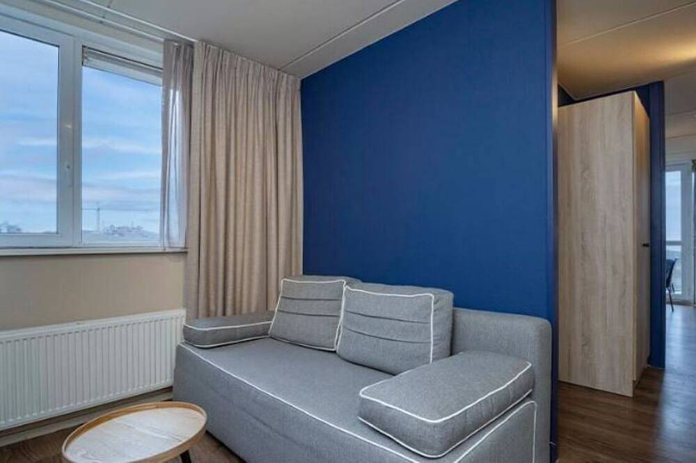 Modern Oasis Retreat Perfect for Scenic Walks and Cycling - Steps from Beach in Wijk aan Zee, Nederlandse Noordzeekust