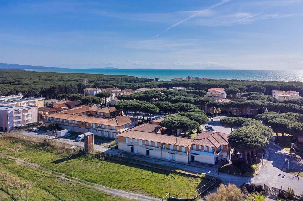 Entire apartment, Beautiful apartment for 5 people with Wifi, Tv and balcony in Marina di Cecina, Cecina