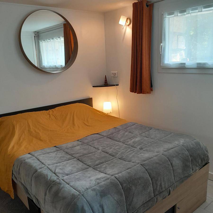Appartement entier, One-Bedroom Apartment in Sainte-Geneviève-des-Bois, Essonne