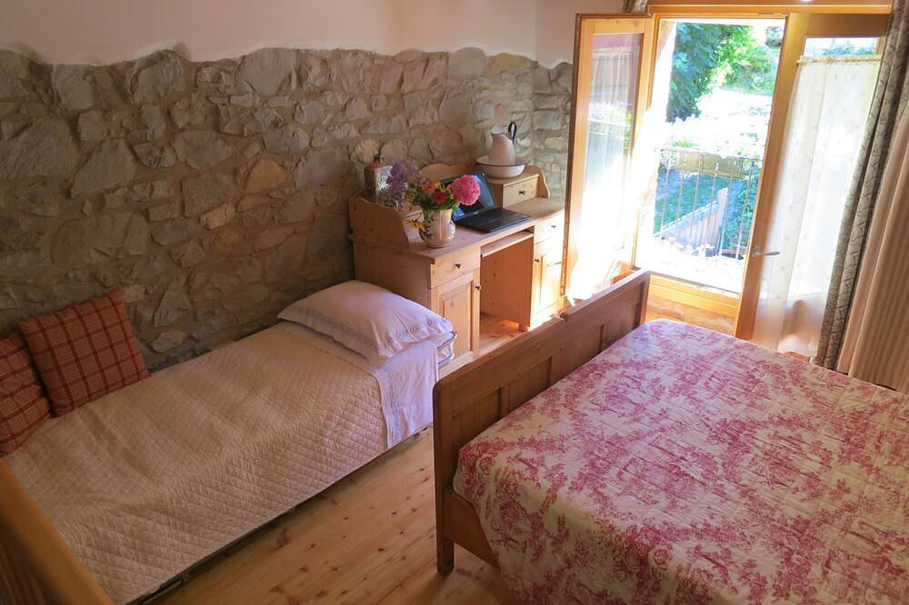 Ca 'Minù en las colinas de Prosecco, clima, wifi, mascotas bienvenidas, jardín de rosas in Tarzo, Carnic Prealps