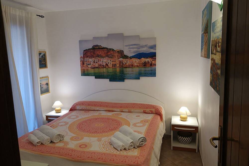 Entire apartment, Apartment in a residence with swimming pool overlooking the sea useful for families with children in Cefalù, Cefalù (Municipality)