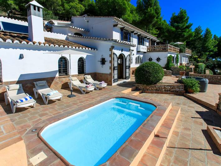 Casa de vacaciones para 8 personas, con terraza además de jardín y jacuzzi en Sierra de Tejeda Almijara y Alhama