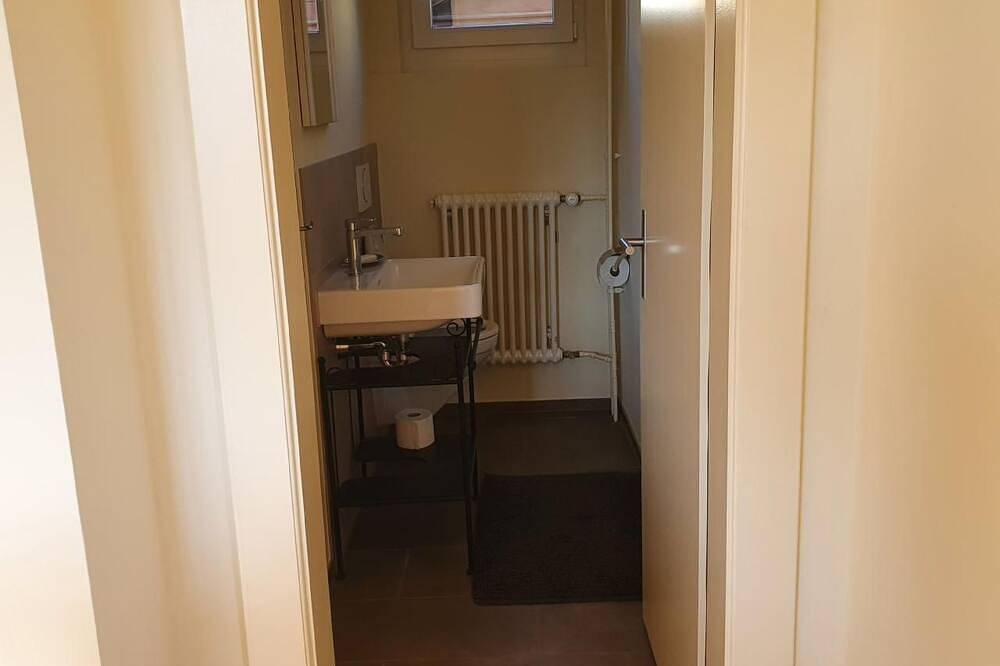 Ganze Wohnung, Im ruhigen Berner Gartenquartier in Liebefeld, Köniz